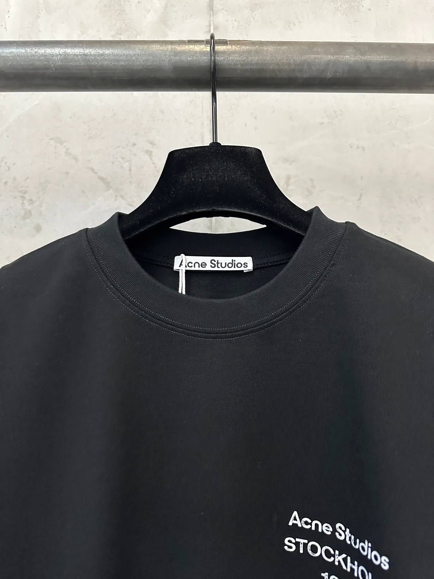 ￼ 150 Acne studios Acne 26ss Classic small label printed short-sleeved T-shirt Fabric: High-definition super heavyweight cotton double yarn compact Xinjiang cotton Weight gram Paired with 2*2 Salona rib Clean cloth surface Clear cloth texture Tight feel Stiff High color fastness No change in shape No Color Change Customized hardware Thread Accessories Alignment Men and women Same Style Color: White Black Size: XS S M LXL